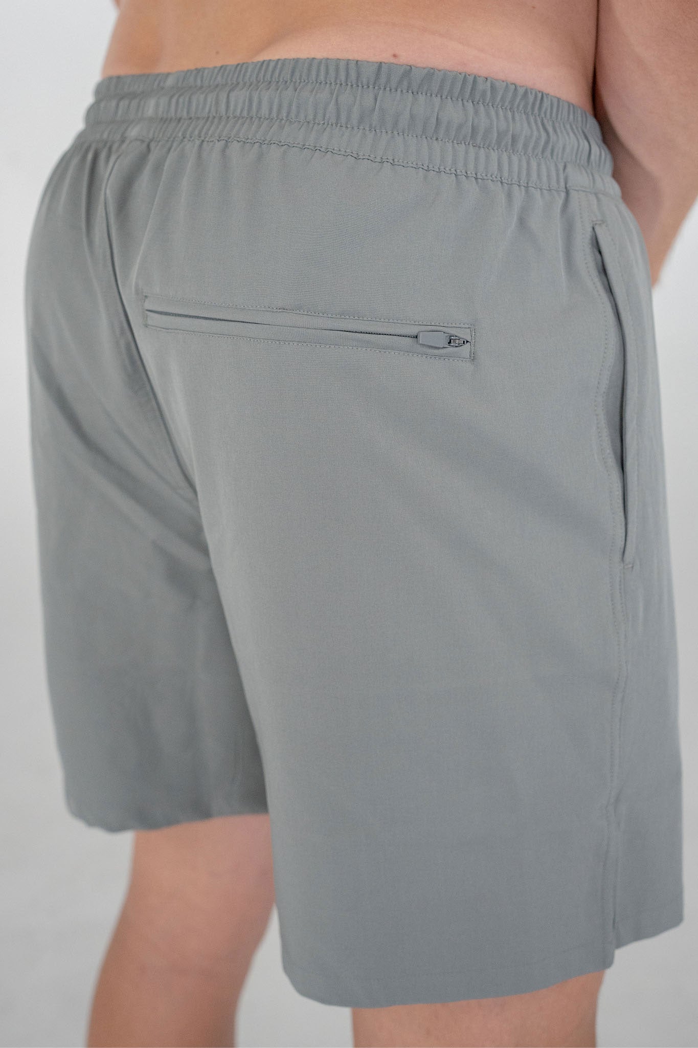 DAILY ACTIVE SHORT IN GREY