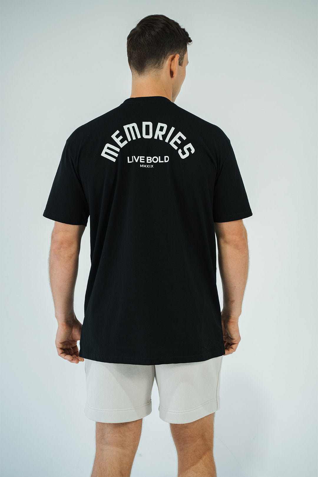ARCH TEE IN BLACK