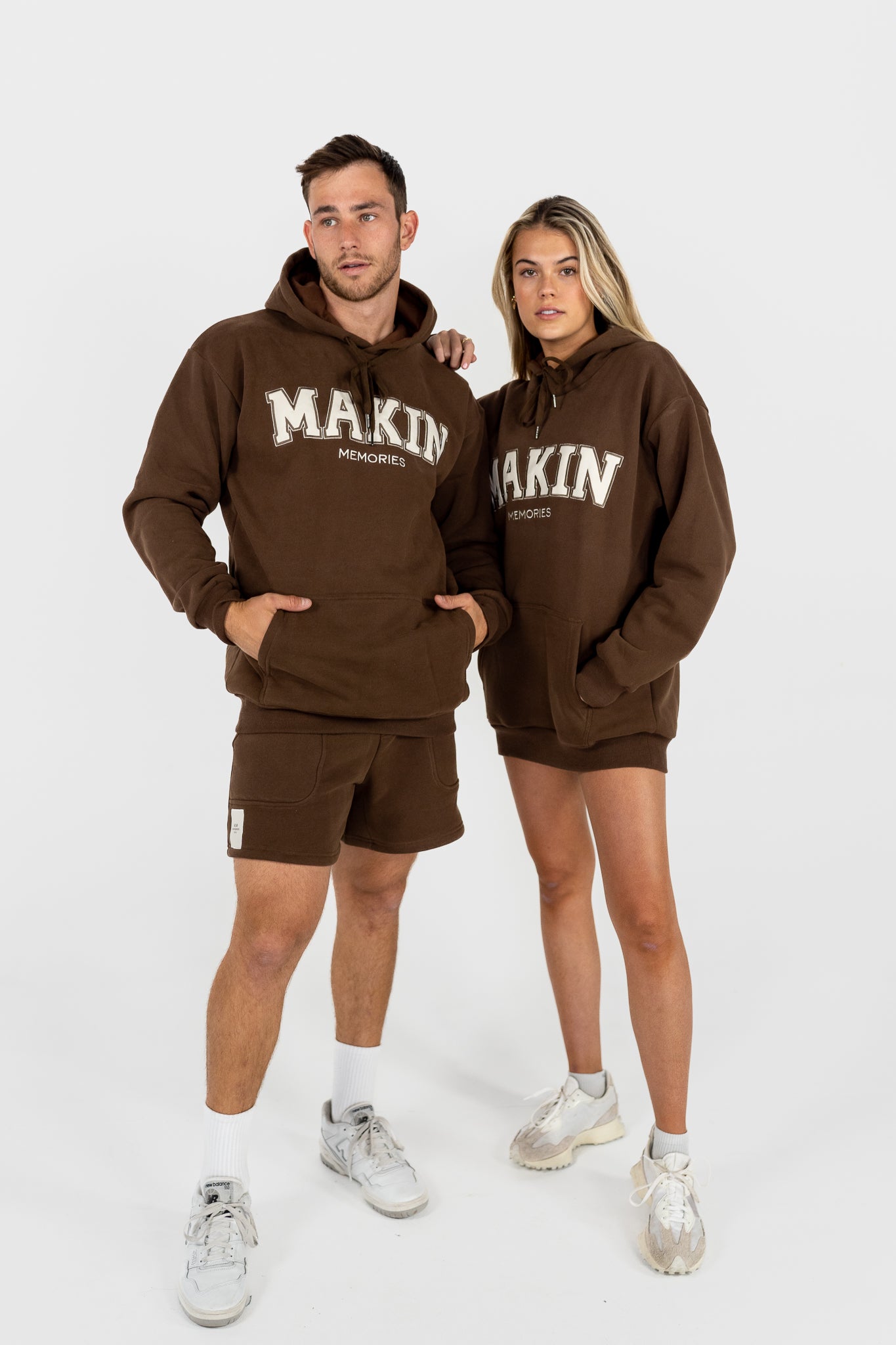 COLLEGE HOODIE IN CHOCOLATE