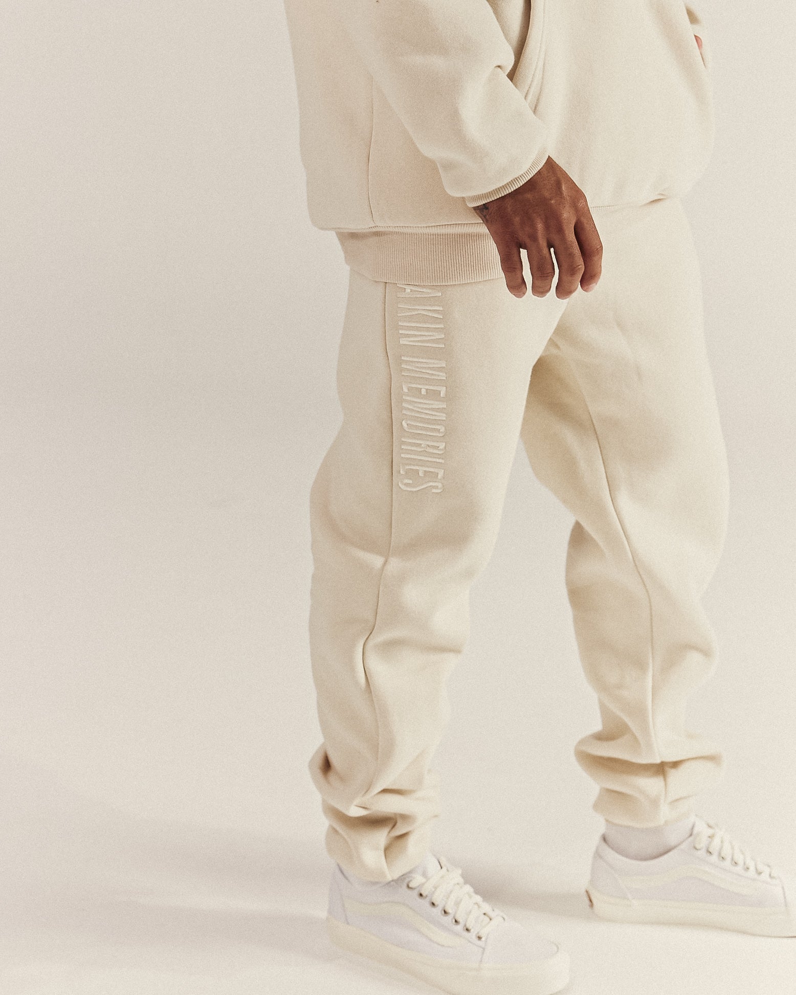 FEAT TRACKPANT IN CREAM